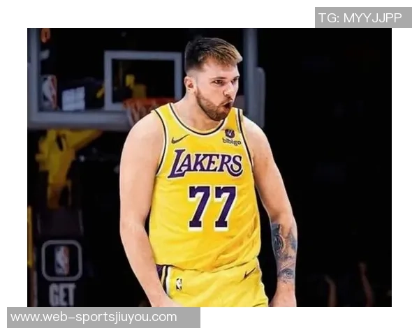 东契奇本赛季技犯次数已达12次排名联盟第二仅次于狄龙的15次